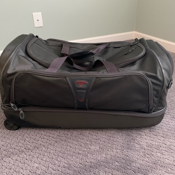 tumi rolling duffel
